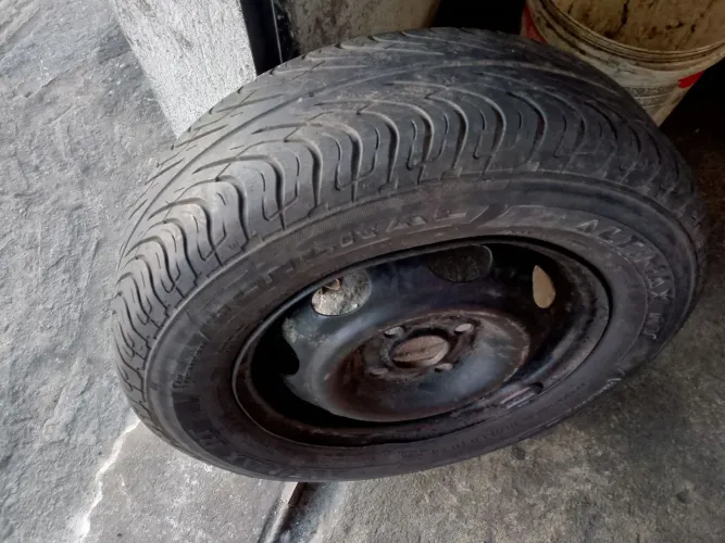 Pneu com jantei aro 13