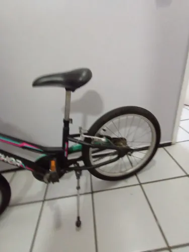 Bicicleta aro 20 infantil super conservado chama ZAP *09