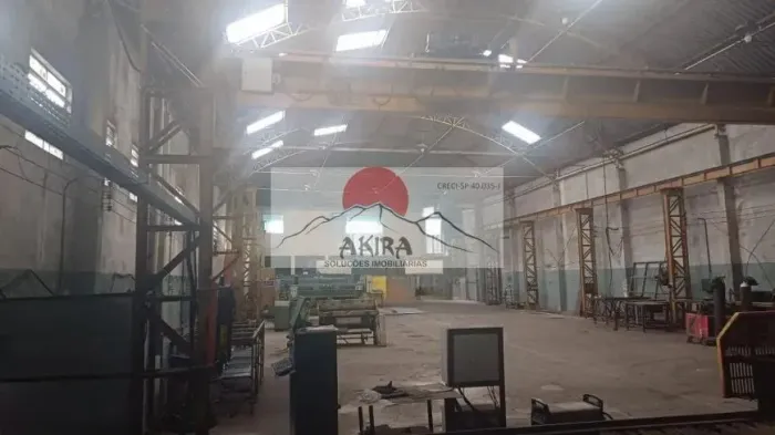 Vendo galpão 850 m² duas frentes e ponte rolante 5 toneladas