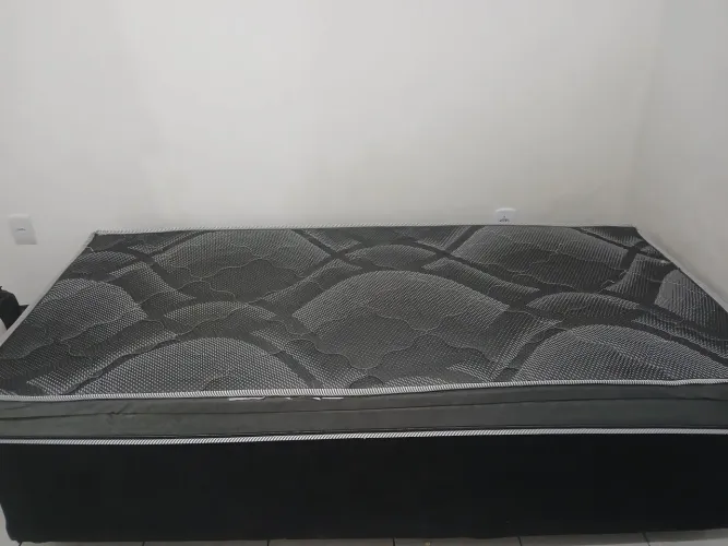 Cama box de solteiro em perfeito estado