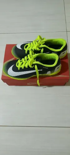Chuteira Society Nike Flyknit - Tamanho 39