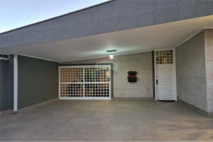 Linda casa residencial e comercial ,com três dorm.