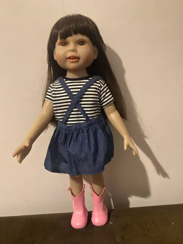 Boneca com acessórios e roupas
