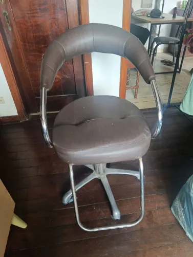 Cadeira de barbeiro + carrinho auxiliar