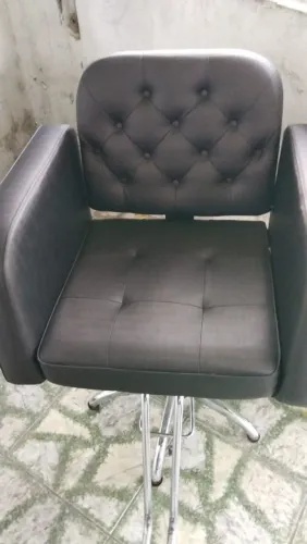 Vendo cadeira de cabeleireira (o)