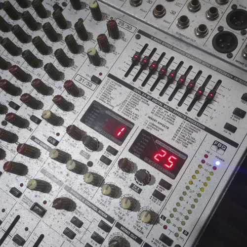 Mesa de som 32 canais behringer