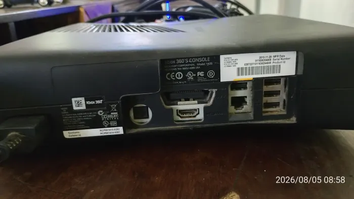 Vídeo game Xbox 360 com defeito,liga mas não mantem