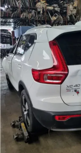 SUCATA VOLVO XC40 T5 MOMETUM 2018 (PARA RETIRADA DE PEÇAS)