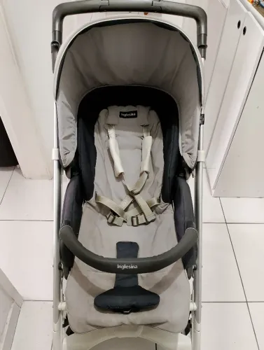 Carrinho de bebê importado