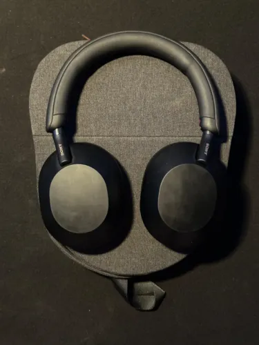 Headphone Sony XM5 com Alexa