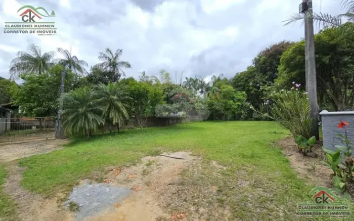 Terreno urbano em local tranquilo próximo do Centro de Águas Mornas