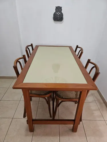 Mesa de Jantar de madeira com vidro