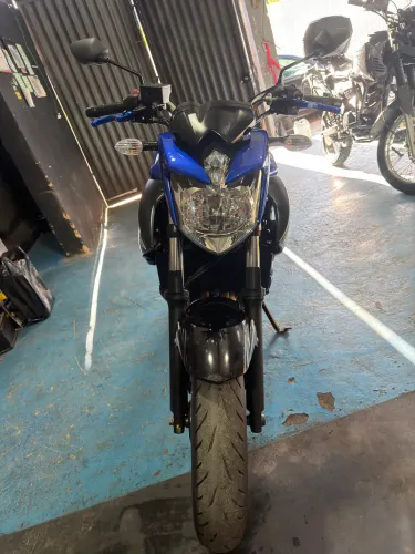 Vende - se XJ6 ano 2019