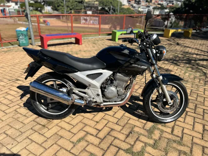 Twister 2008 Preta
