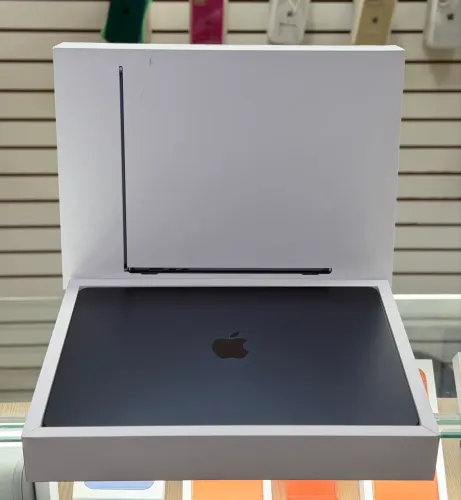 Macbook air 15 polegadas m3 16gb / 256gb apenas 2 dias de ativação e 2 ciclos ( 16 / 256 )