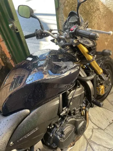 Hornet 600 de garagem muita nova, pra pessoa exigente....