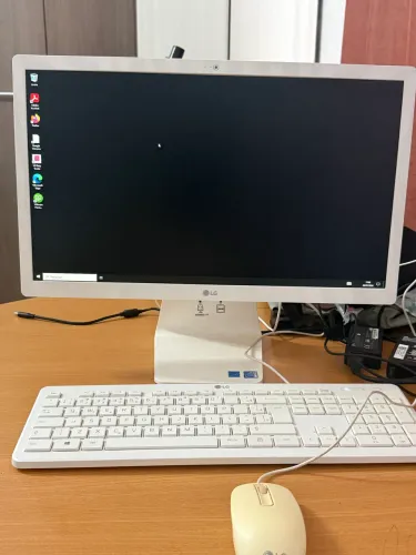 Excelente computador conjugado com teclado e mouse