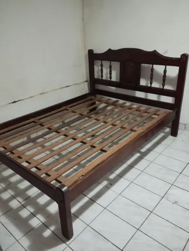 Cama de madeira