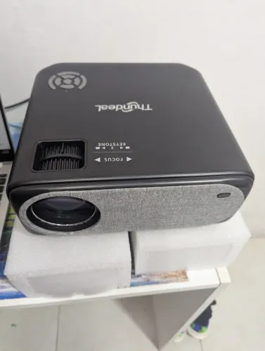 VENDO este Projetor Thundeel TD97