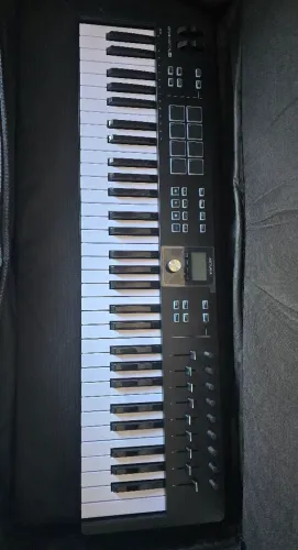 Controlador MIDI Arturia Keylab MK3 61 Essencial 