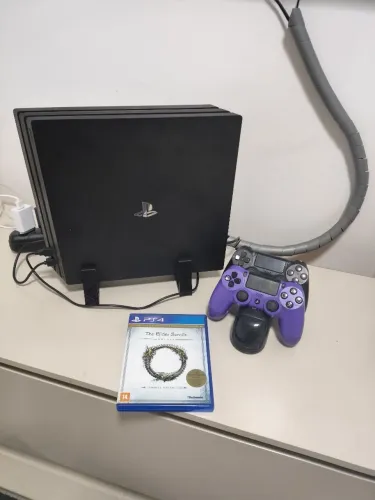 Ps4 PRÓ usado, na caixa original. 1 controle original