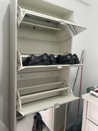 Sapateira espelhada com capacidade de 20 pares de sapato próxima da mente com 5 gavetas
