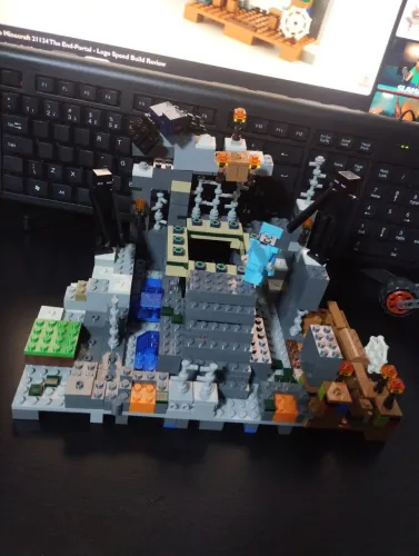 Lego Minecraft O Portal do Fim Completo com Figuras 21124 Raro