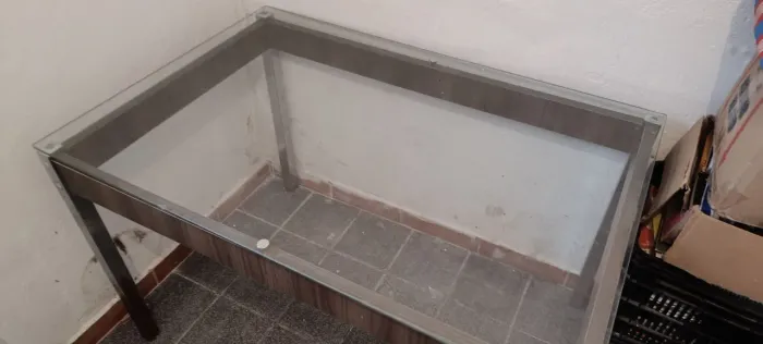 Mesa com tampo de vidro