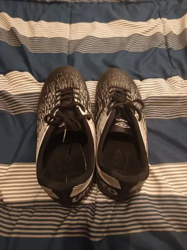 Chuteira UMBRO