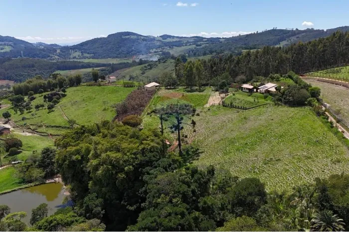 Sítio à Venda em Pedra Bela/SP com 24.000 m², Energia Solar e Estrutura para Cavalos