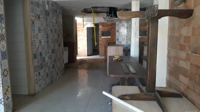 Casa no Espinheiro, 375m2, Excelente ponto comercial com Várias salas