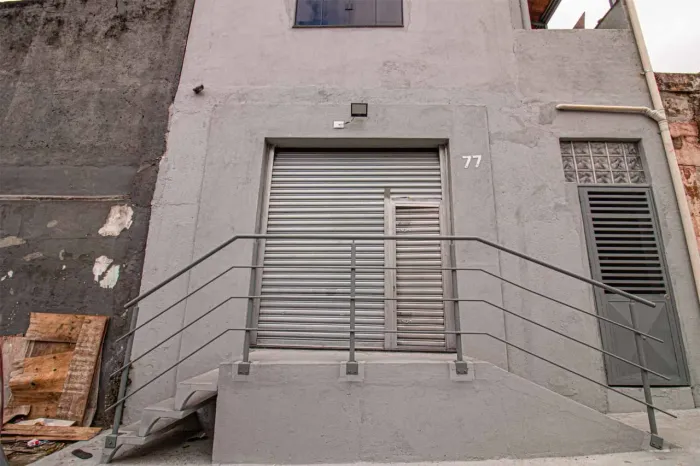 Prédio comercial na Rua Ilha do Arvoredo, 77  60 m²