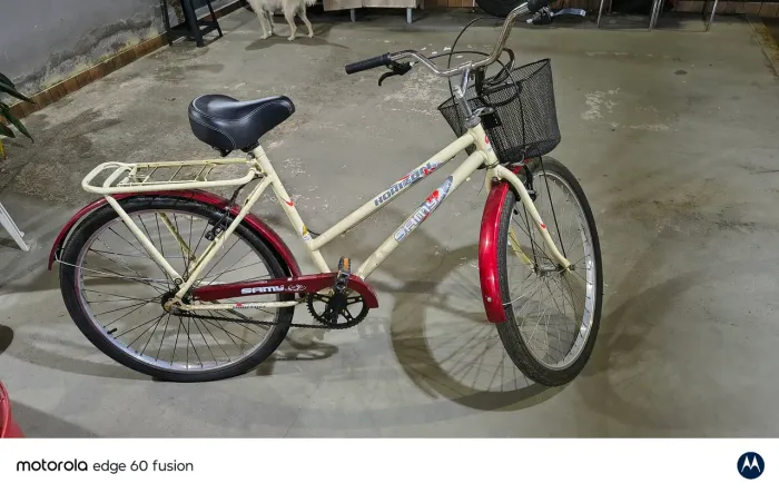 Vendo bicicleta feminina aro 26 semi nova pouco usada .