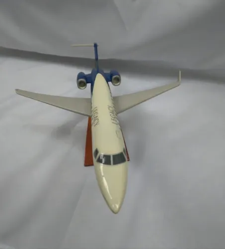 Miniatura de Avião legacy Embraer com pedestal