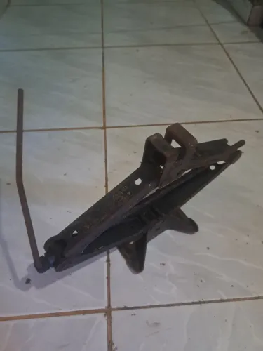Vendo macaco e chave de roda