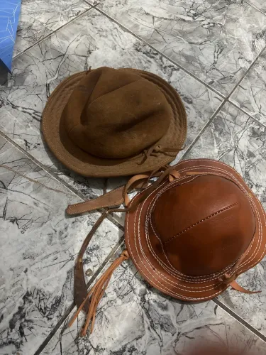 Vendo ou troco chapéu de couro para criança