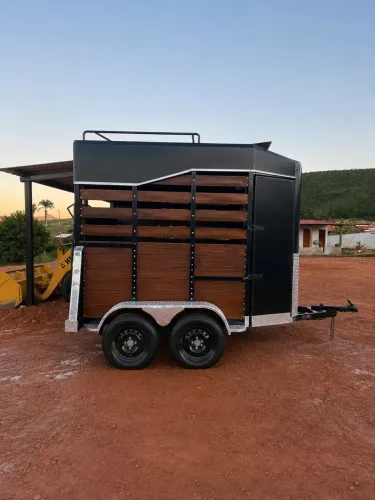 Reboque carretinha para 2 cavalo
