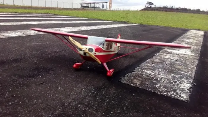 AEROMODELO E-FLITE TAYLORCRAFT 450