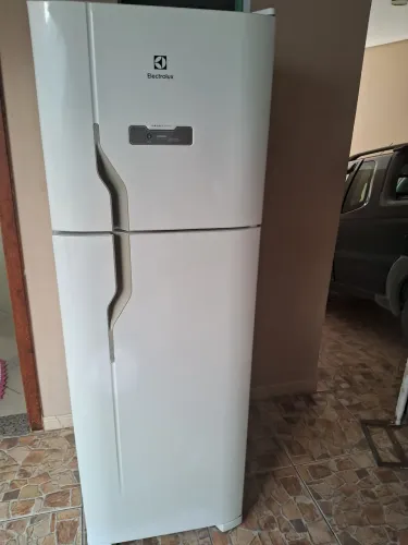 Vendo geladeira electrolux frost free