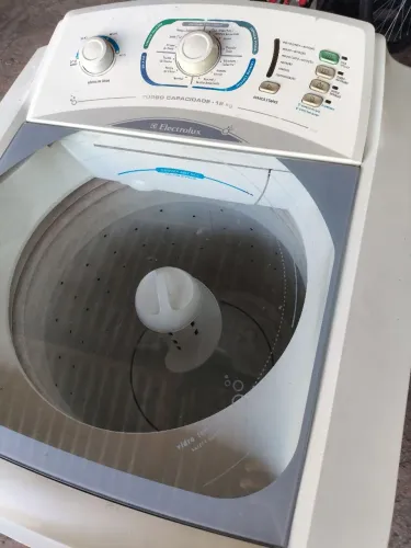 Máquina de lavar 12 kilos Electrolux faz tudo