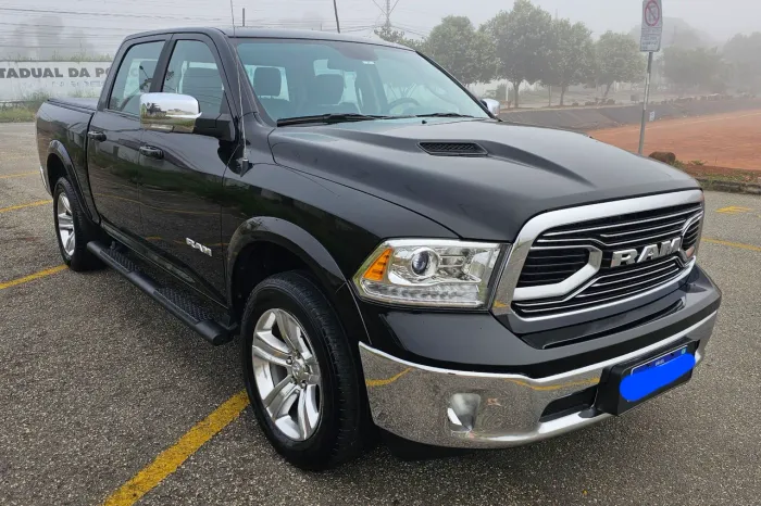 Ram Classic Laramie 5.7 V8 16V Gasolina 4X4 Aut. 2022