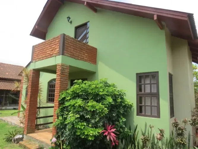 Alugo Casas no Rio Vermelho - compartilha terreno