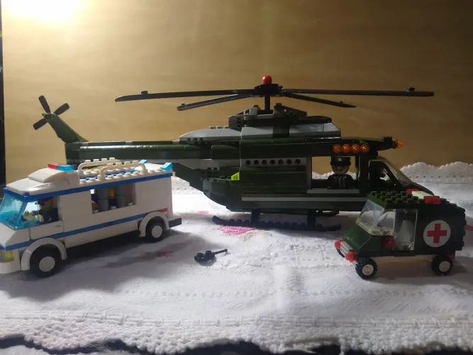 Blocos de montar/ lego/ Helicóptero militar + camburão