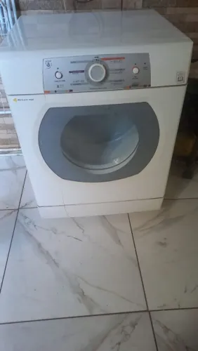 Secadora de roupas Brastemp 10 kg, 127 vlts, de pé.