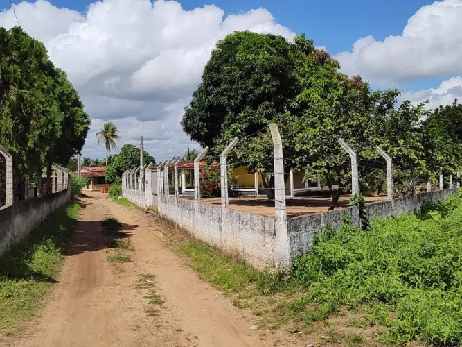 VENDE-SE GRANJA
