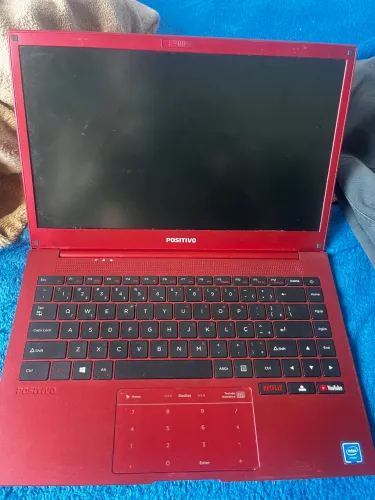 Vende-se notebook positivo vermelho