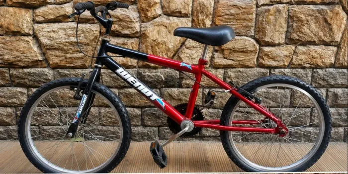 Bike aro 20 perfeito estado somente peneu desgastado e sem freio dianteiro