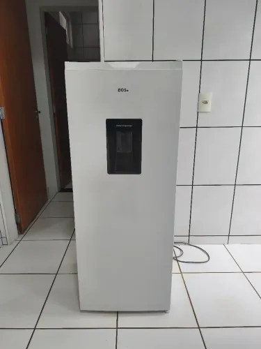 Geladeira EOS 190L Com Dispenser de água na porta 110v