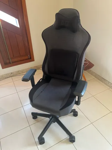 Cadeira gamer DT3 Sports estado de nova