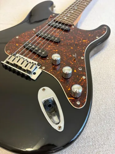OPORTUNIDADE Guitarra Fender Squier Standard 